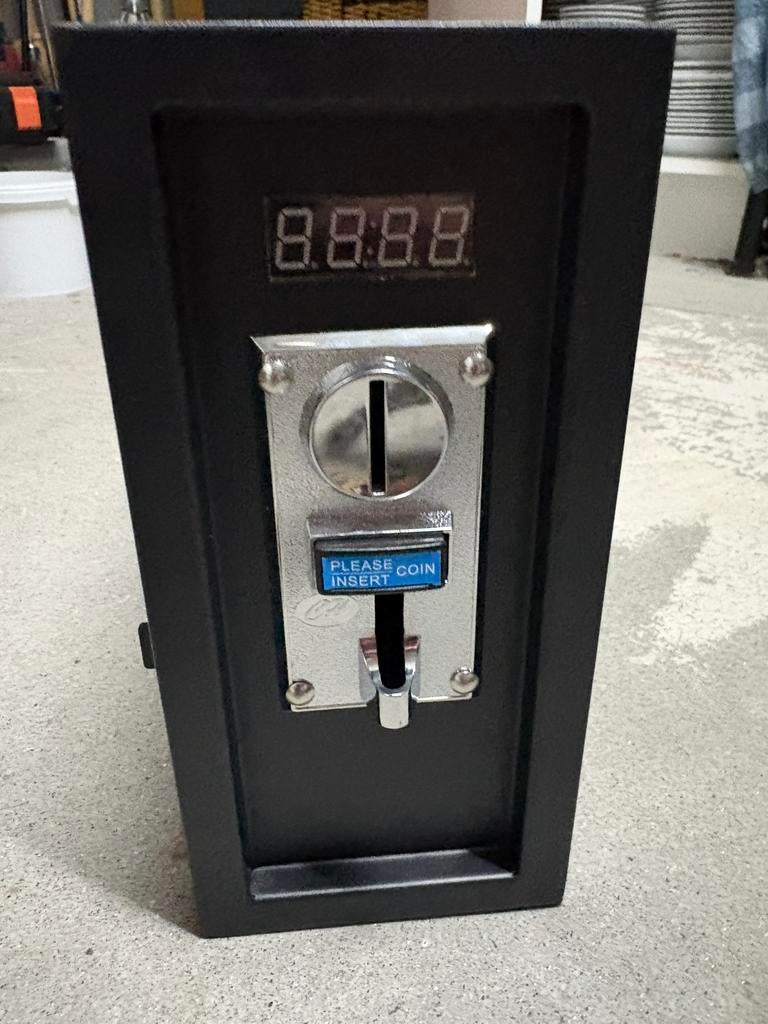 Gloednieuwe muntenautomaat (zelf instellen geld of jetons), Verzamelen, Automaten | Overige, Ophalen of Verzenden, Nieuw