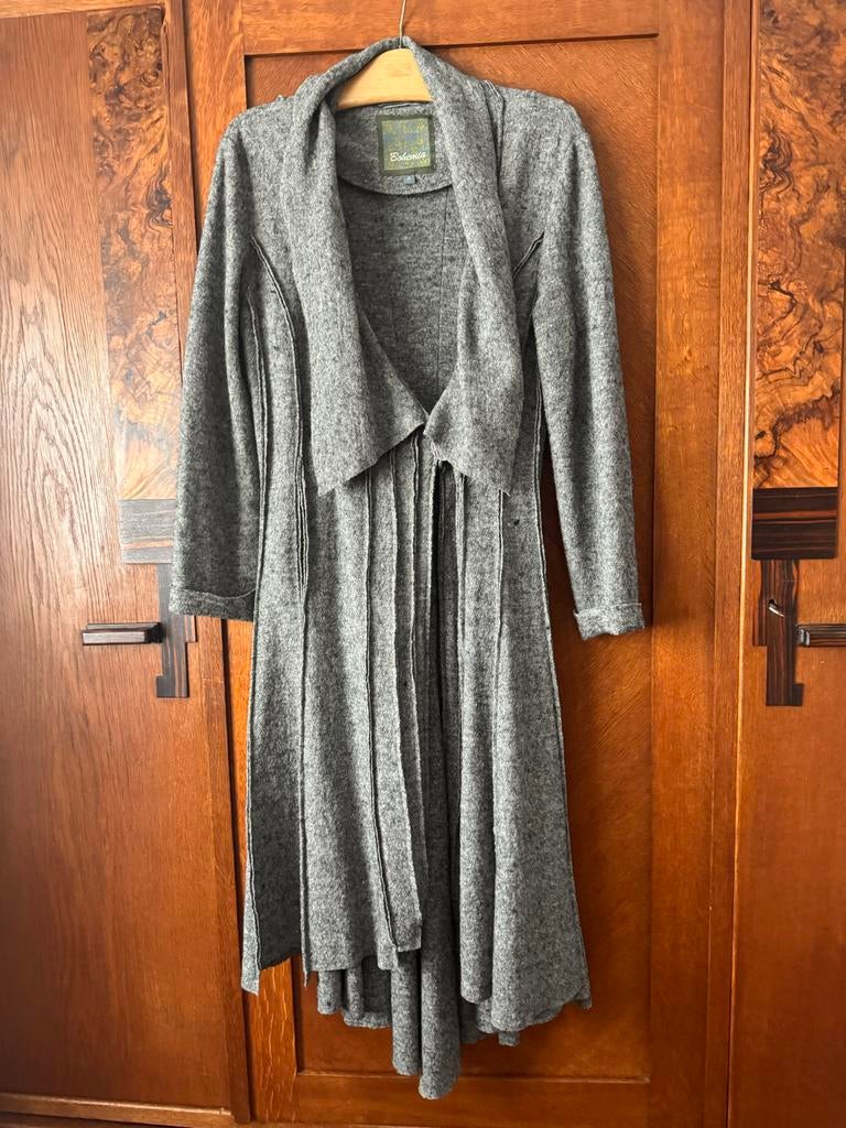 Grijs wollen vest/jas met apart model en ruime kraag, Verzenden, Gedragen, Maat 36 (S), Grijs