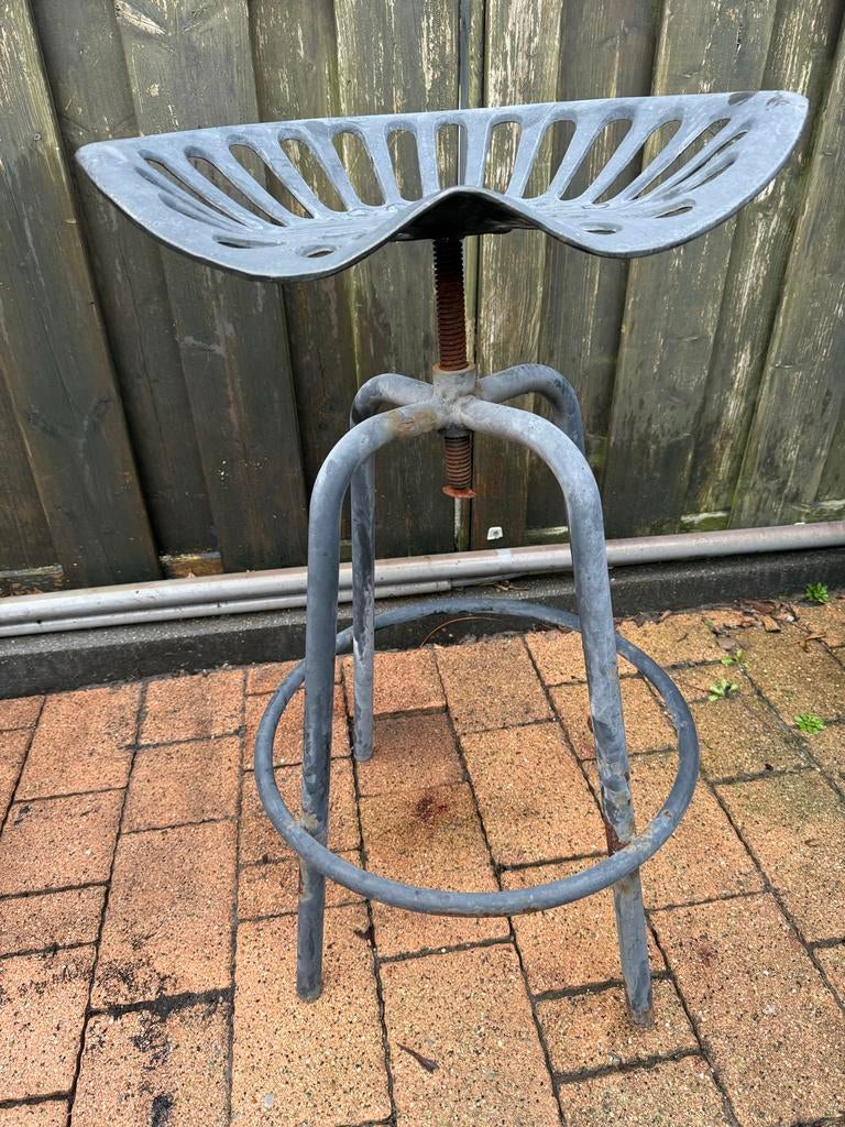 5 st. gebruikte zwarte tractorstoel barkrukken voor buiten., Ophalen, Gebruikt, In hoogte verstelbaar, 60 tot 90 cm