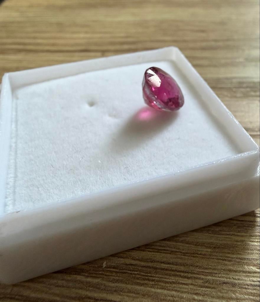 Prachtige Rubelliet Edelsteen 2.73ct – Ovaal Geslepen –, Sieraden, Tassen en Uiterlijk, Edelstenen, Ophalen of Verzenden, Nieuw