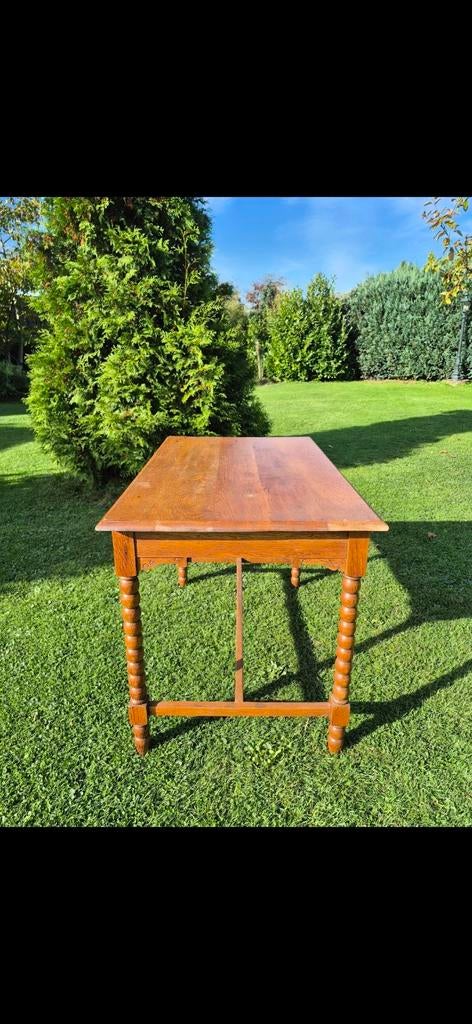 Houten tafel met gedraaide poten, Ophalen