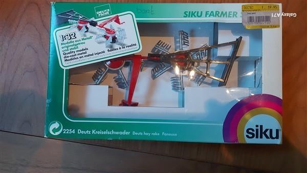Siku 2254 Deutz hay rake, Hobby en Vrije tijd, Modelauto's | 1:32, Ophalen of Verzenden, Zo goed als nieuw, Tractor of Landbouw
