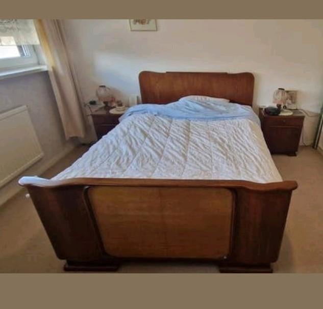 ZEER MOOI ANTIEK BEWERKT BED MET SPIRAAL BODEM
AFMETING
LENG, Huis en Inrichting, Slaapkamer | Bedden, Ophalen, Bruin, Tweepersoons