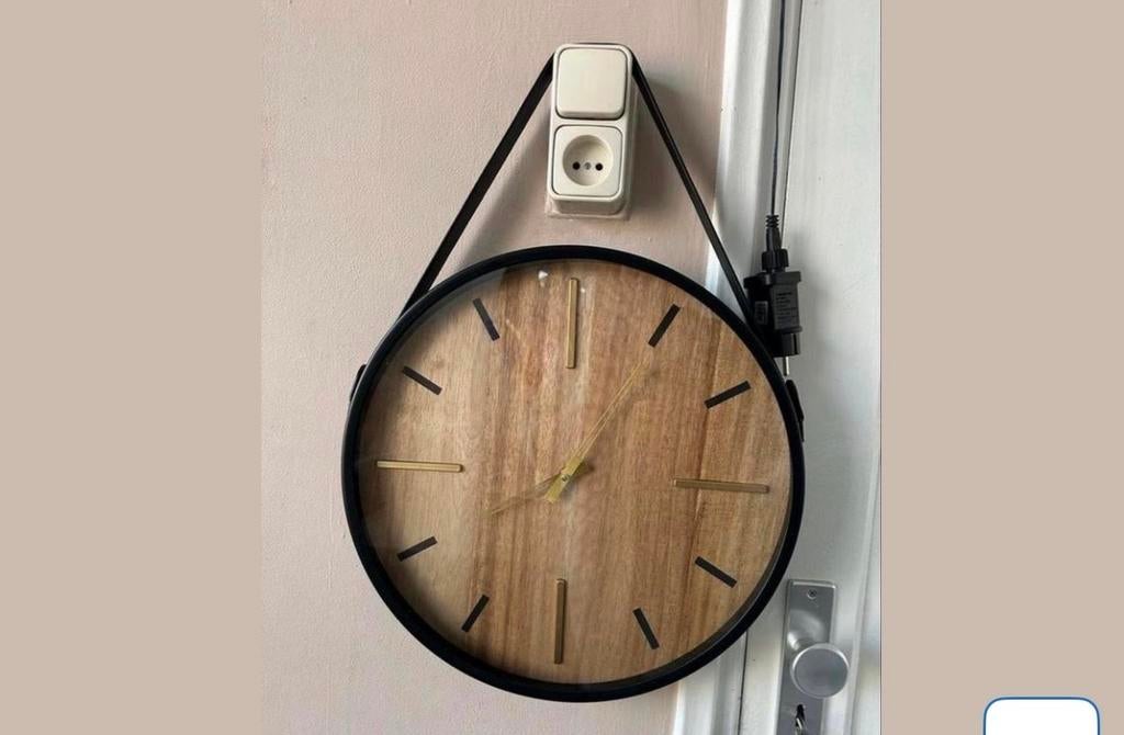 Houten wandklok met zwarte rand, Huis en Inrichting, Woonaccessoires | Klokken, Ophalen, Gebruikt, Analoog, Wandklok