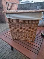 Mooie rieten wasmand, Ophalen