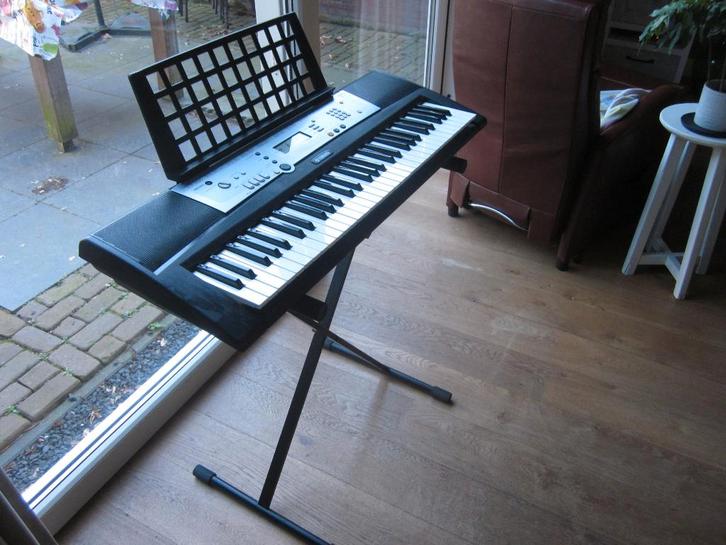 Yamaha YPT-200 Keyboard met standaard, Muziek en Instrumenten, Keyboards, Zo goed als nieuw, 61 toetsen, Yamaha, Met standaard