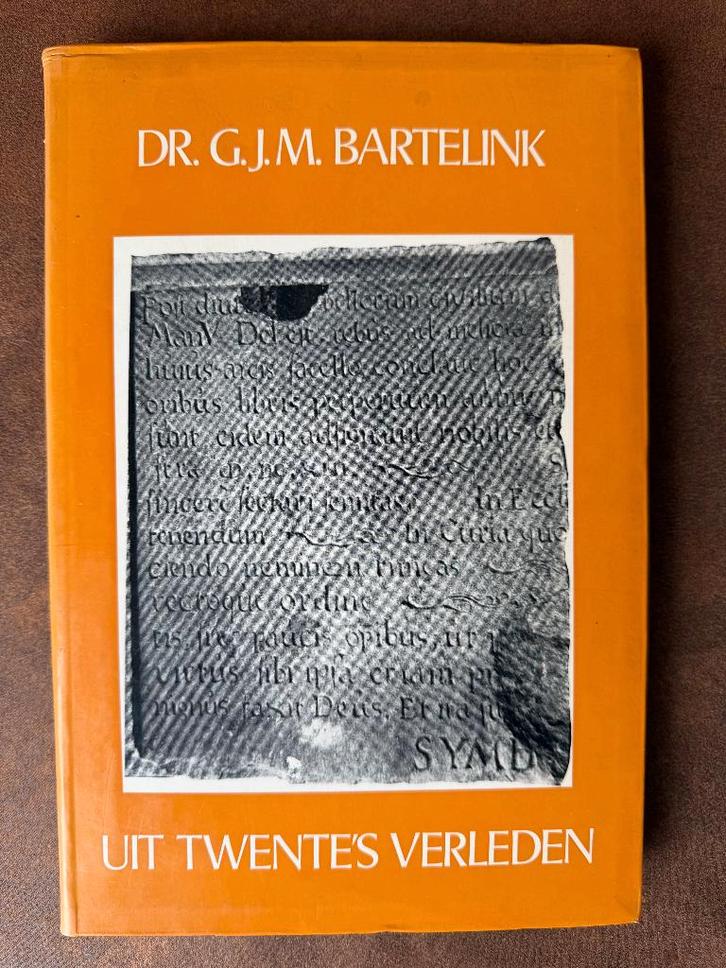Uit Twente's Verleden - Almelo Hengelo Enschede Oldenzaal, Boeken, Geschiedenis | Stad en Regio, Gelezen, 20e eeuw of later, Ophalen of Verzenden