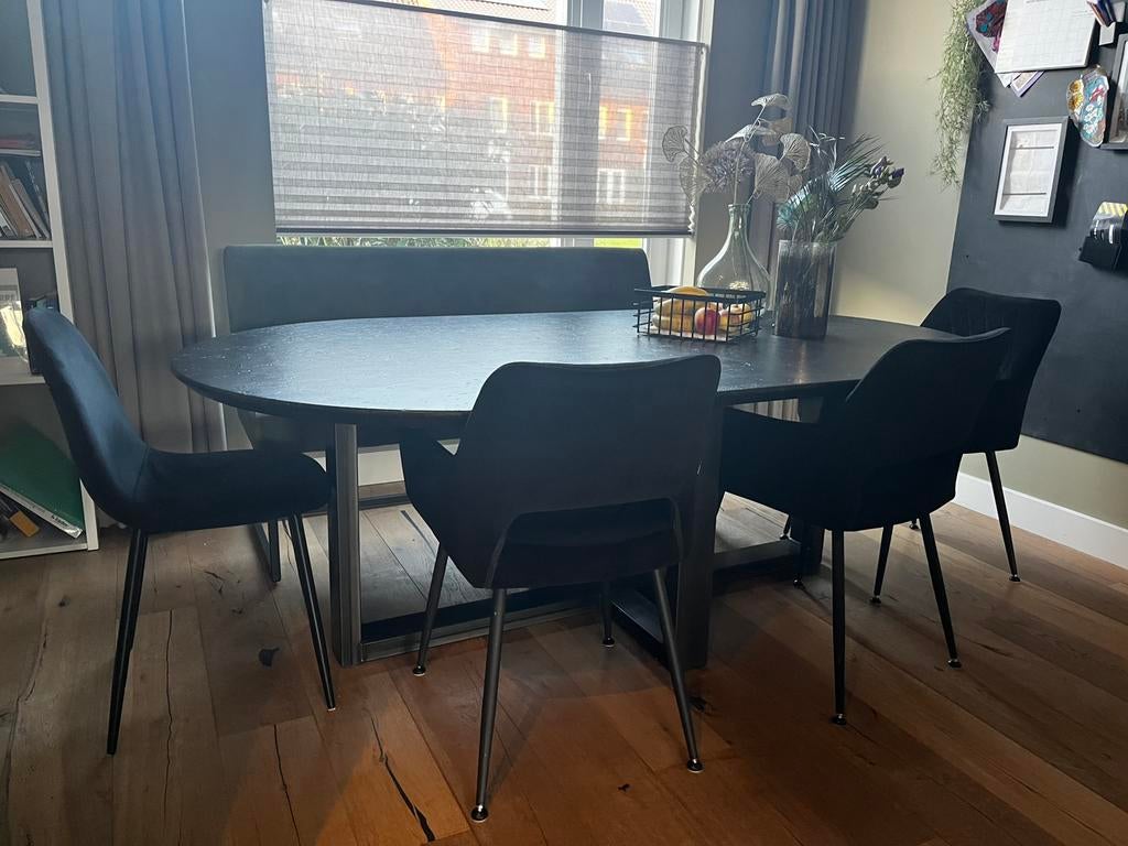 Ovalen eettafel zwart, Ophalen, Gebruikt, Stoer, 100 tot 150 cm