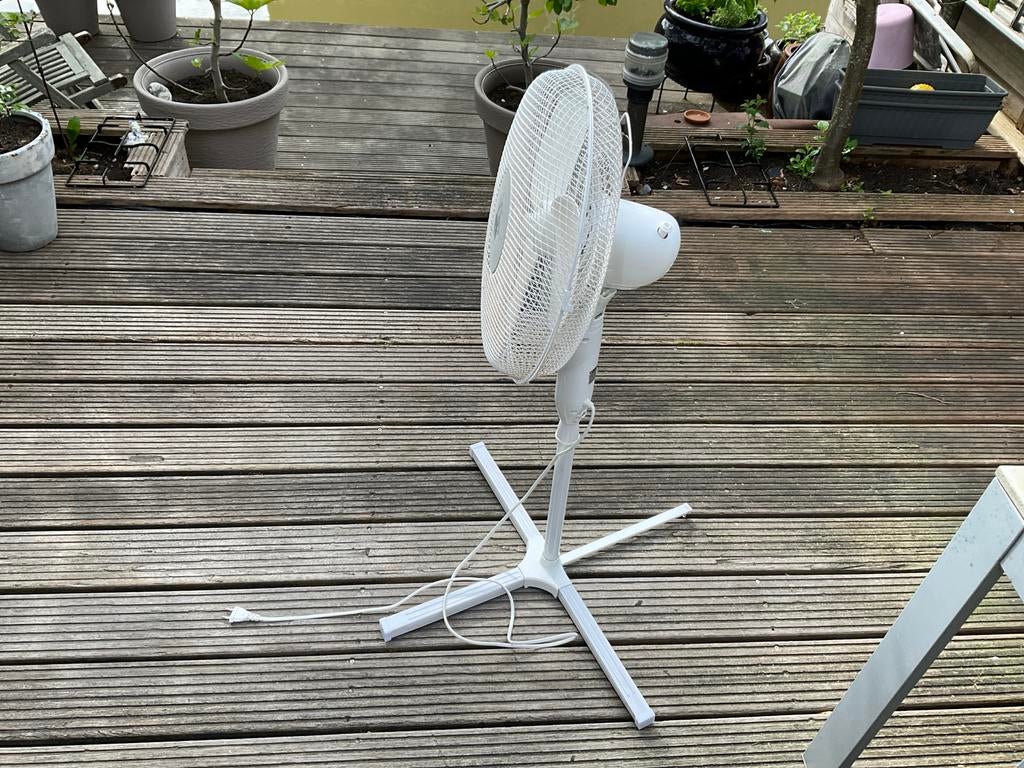 Witte Statiefventilator met Timer, Witgoed en Apparatuur, Ventilatoren, Gebruikt, Statiefventilator, Ventilator met afstandsbediening