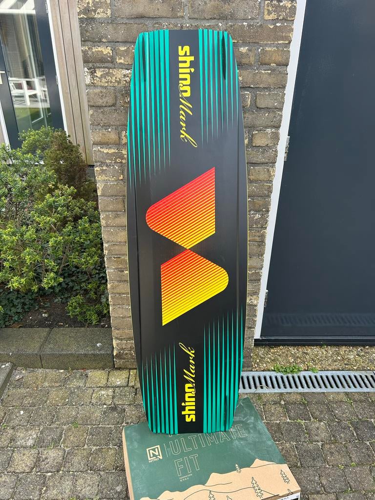 Shinn Kiteboard 136x40 - Baracus, Watersport en Boten, Kitesurfen, Gebruikt, Kiteboard, 4 m² of minder, Twintip, Ophalen