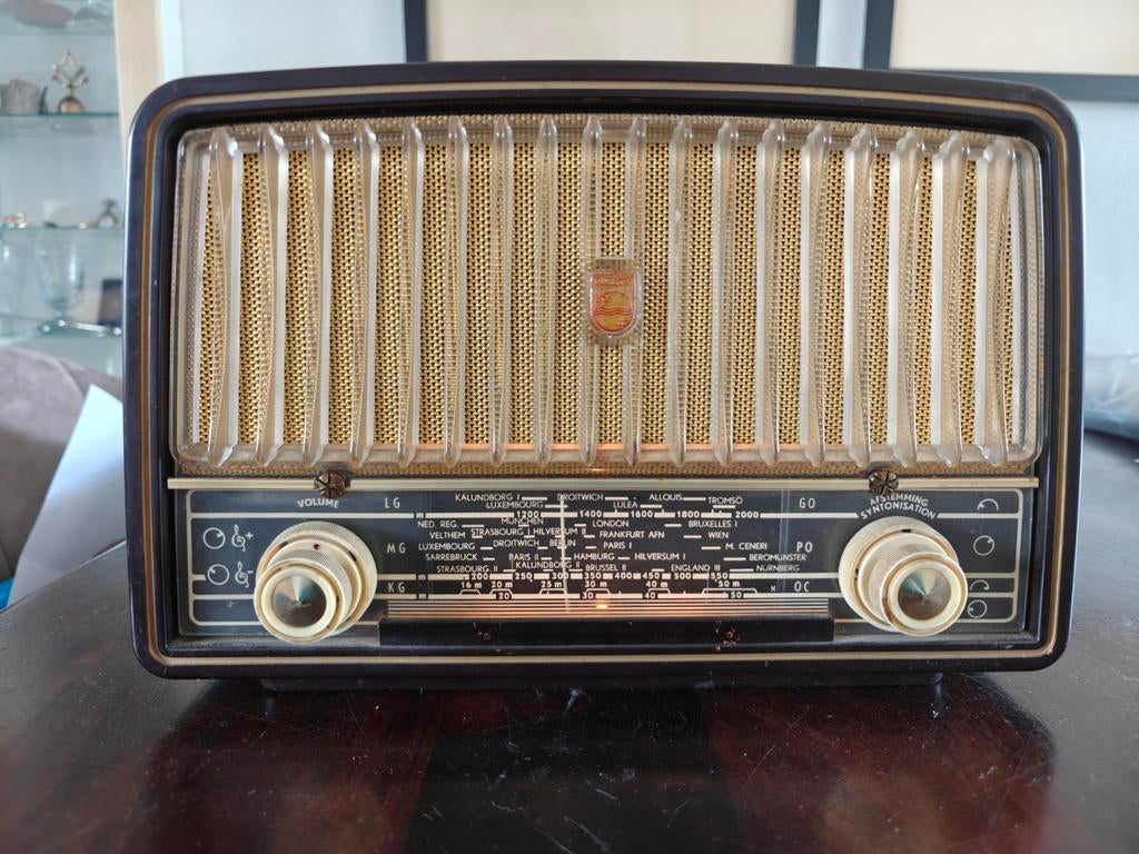 Vintage Philips BX250U buizenradio bakeliet, Audio, Tv en Foto, Radio's, Ophalen of Verzenden, Gebruikt, Radio