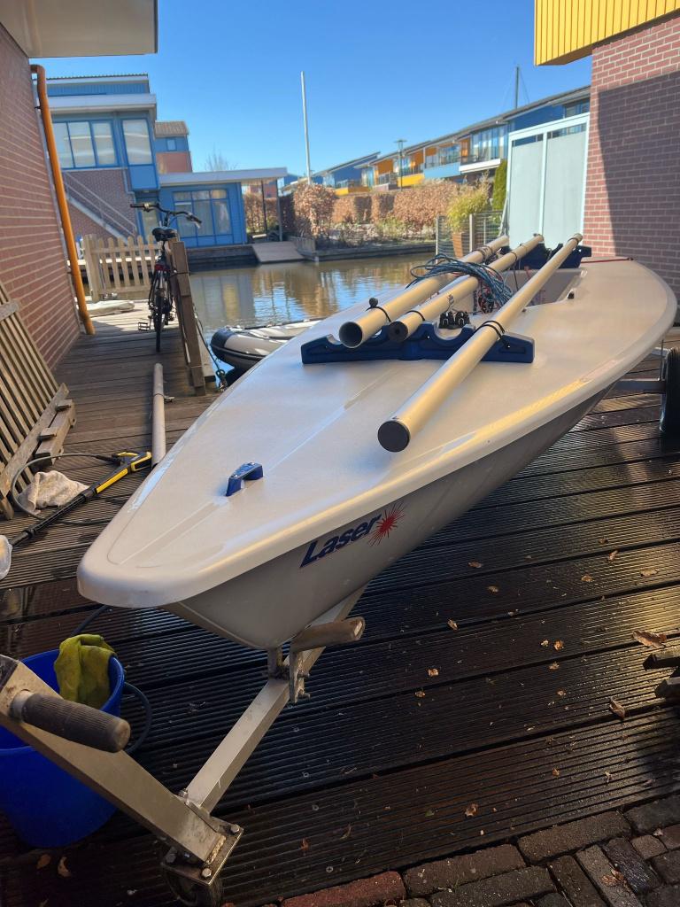 Te koop: in uitstekende staat verkerende Laser 1/Radiaal, Watersport en Boten, Ophalen, Geen motor, Overige brandstoffen, Laser