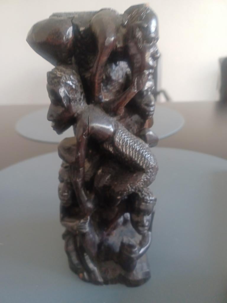 Houten beeldje met figuren, Antiek en Kunst, Kunst | Beelden en Houtsnijwerken, Ophalen of Verzenden