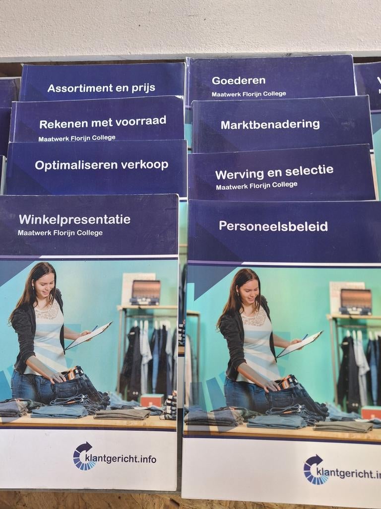 MBO 4 Manager Retail Boeken - Maatwerk Florijn College, Ophalen of Verzenden, Gelezen, MBO