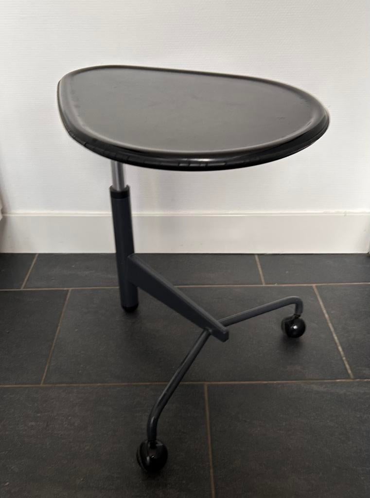 Toshiyuki Kita Kick bijzettafel geproduceerd  Cassina 1983., Ophalen of Verzenden