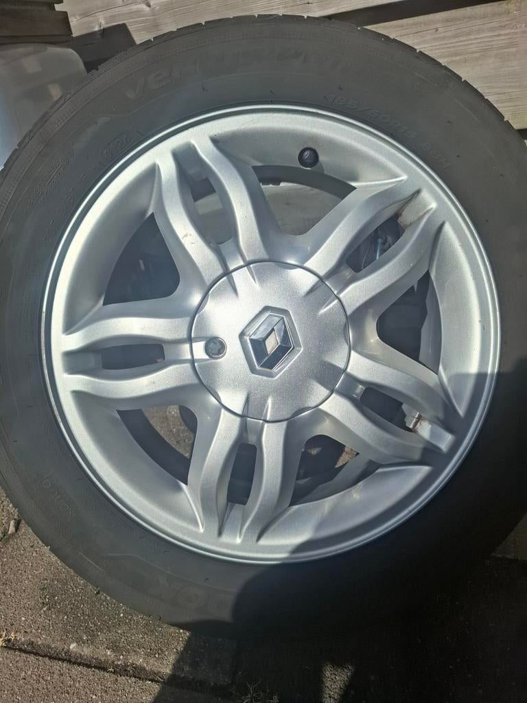 Lichtmetalen velgen inc banden renault, Ophalen