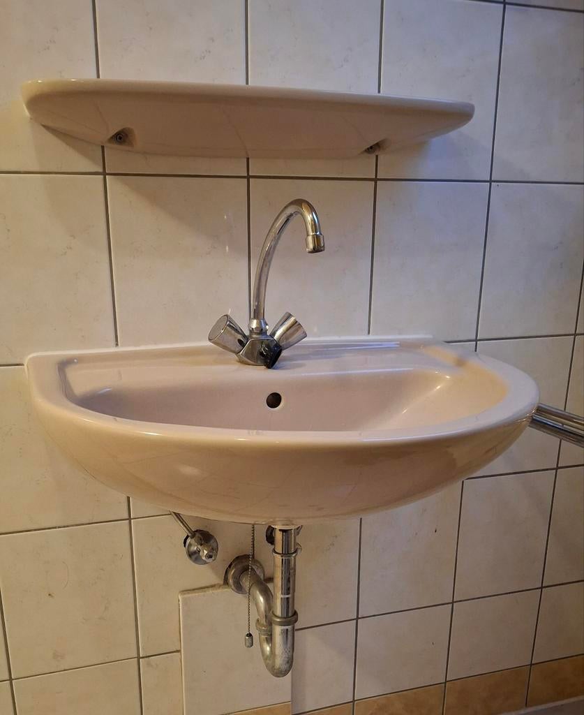 Vintage wastafel met planchet, Huis en Inrichting, Badkamer | Badkamermeubels, Minder dan 100 cm, Wasbak of Wastafel, 25 tot 50 cm