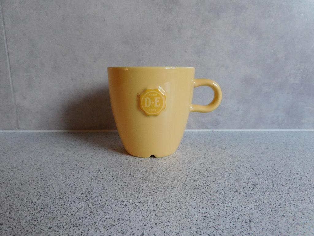 Cappuccino Mok 250 ml. Geel Zegel Mosa Douwe Egberts, Ophalen of Verzenden, Zo goed als nieuw, Overige stijlen, Kop(pen) en/of Schotel(s)