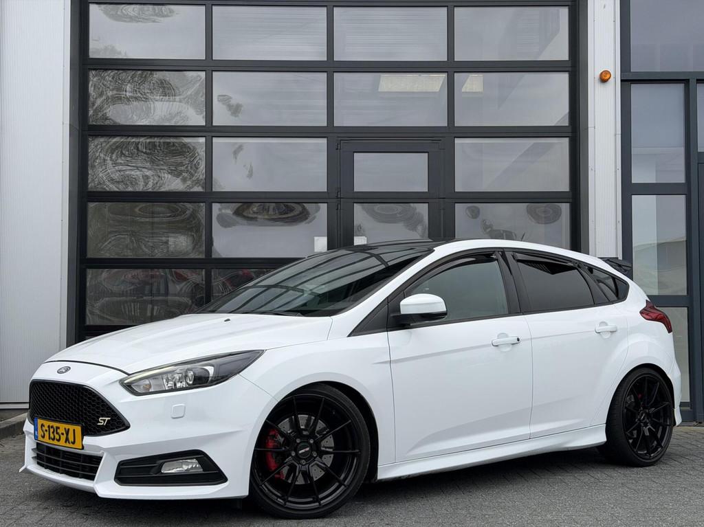 Ford Focus 2.0 EcoBoost ST-3 250Pk+ / Recaro / LED / LUXE, 15 km/l, Gebruikt, 4 cilinders, Wit