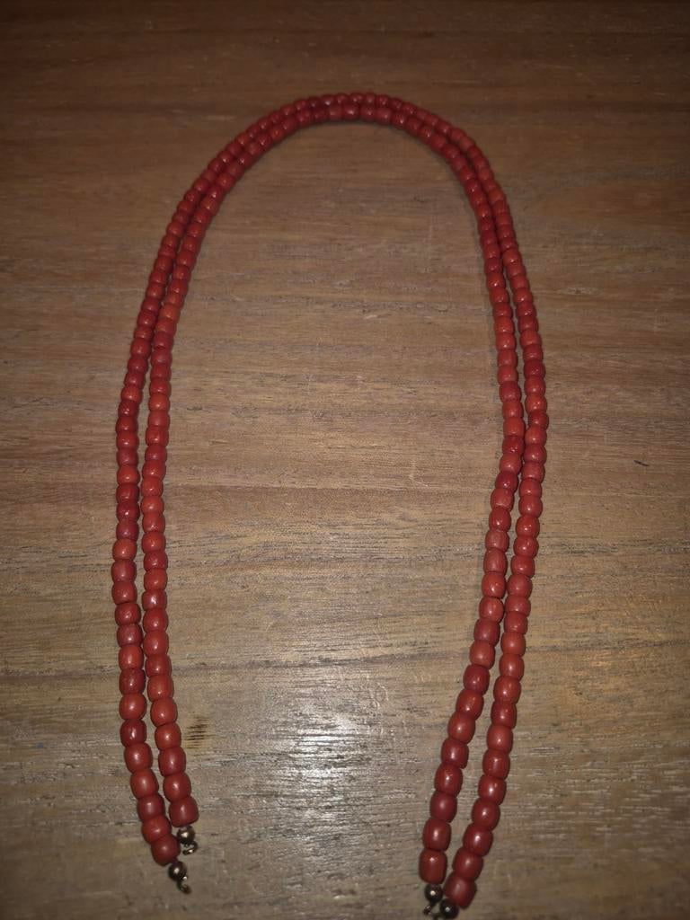 Bloedkoraal ketting (zonder hanger), Sieraden, Tassen en Uiterlijk, Kettingen, Gebruikt, Ophalen of Verzenden, Steen of Mineraal