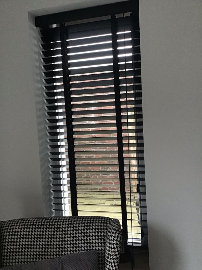 Twee zwarte houten shutters, 153x63 cm, in zeer goede staat, Huis en Inrichting, Zwart, Zo goed als nieuw, 150 tot 200 cm, 50 tot 100 cm