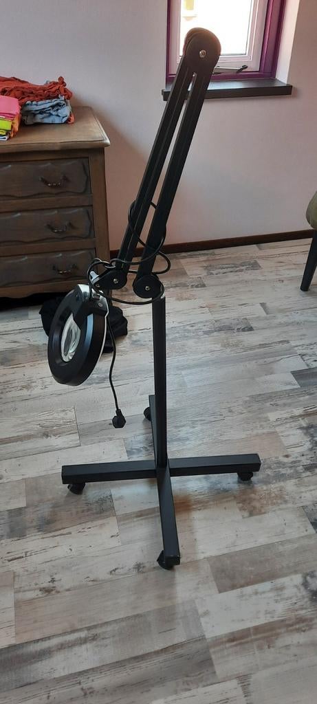 Verstelbare lamp (pedicure), Huis en Inrichting, Lampen | Vloerlampen, Ophalen, Zo goed als nieuw, Metaal