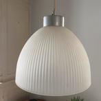 Vintage hanglamp met geribbeld glazen kap, Huis en Inrichting, Lampen | Hanglampen, Ophalen, Gebruikt, Glas, Minder dan 50 cm