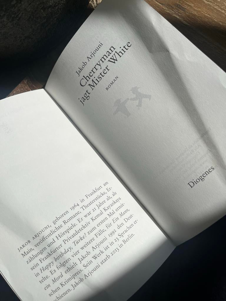 Duits boek: Cherryman jagt Mister White - Jakob Arjouni, Ophalen of Verzenden, Gelezen, Fictie