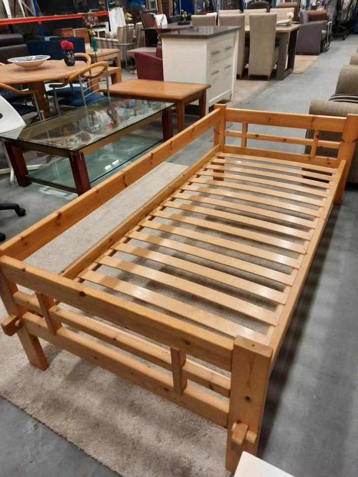 Grenen eenpersoonsbed 90x200 cm met lattenbodem., Huis en Inrichting, Slaapkamer | Bedden, Gebruikt, Eenpersoons, 90 cm, Hout