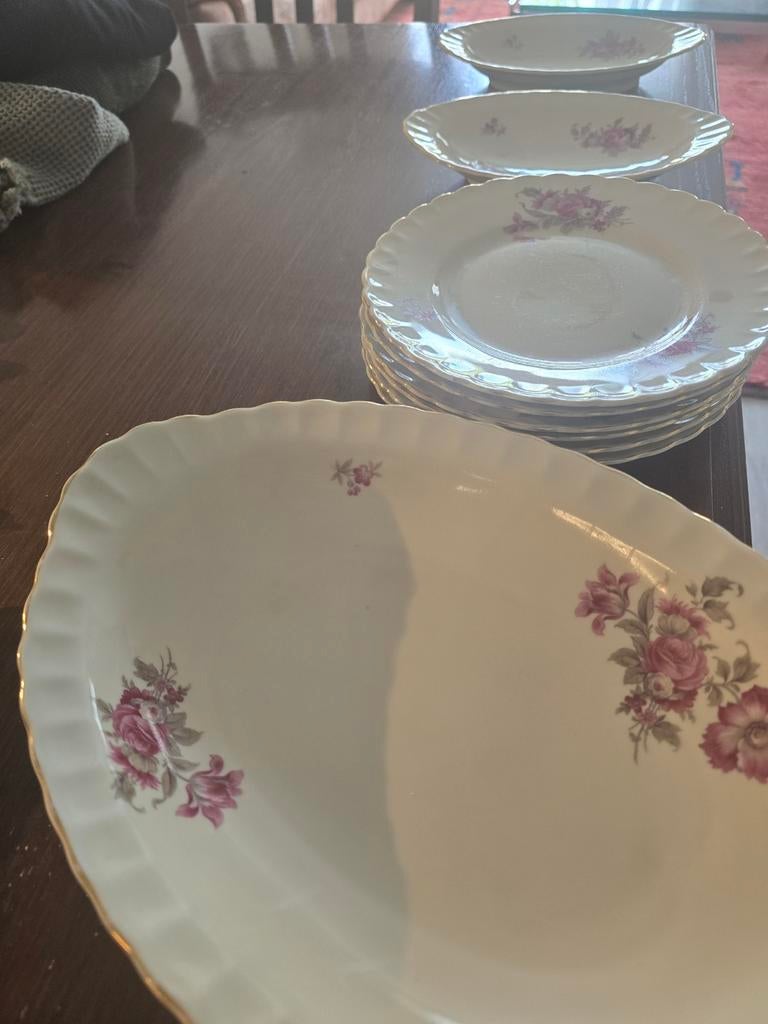 Mosa- Servies-delen. Waaronder 6 bordjes. Gedetailleerd ., Ophalen of Verzenden, Overige stijlen, Bord(en)