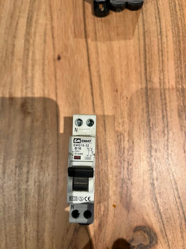 Zekering. EMG  16-32. €1, Ophalen, Zo goed als nieuw