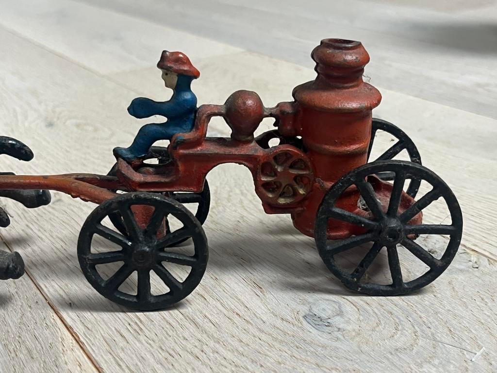 Antieke gietijzeren speelgoed brandweerwagen met paarden, Antiek en Kunst, Antiek | Speelgoed, Verzenden
