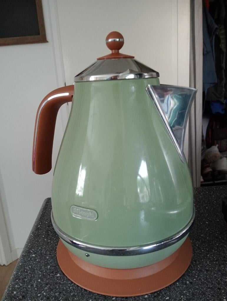 Mooie groene waterkoker De'Longhi de, Witgoed en Apparatuur, Waterkokers, 1 tot 2 liter, Ophalen, Zo goed als nieuw