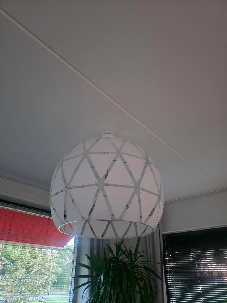 Moderne witte hanglamp met geometrisch design, 50 tot 75 cm, Ophalen of Verzenden, Metaal, Modern, Geometrisch