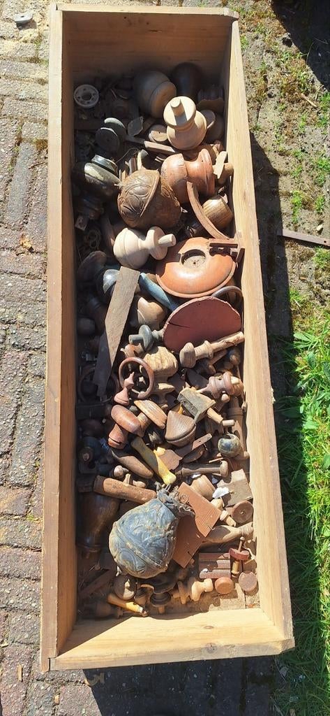 Oude klok en lamponderdelen, Ophalen