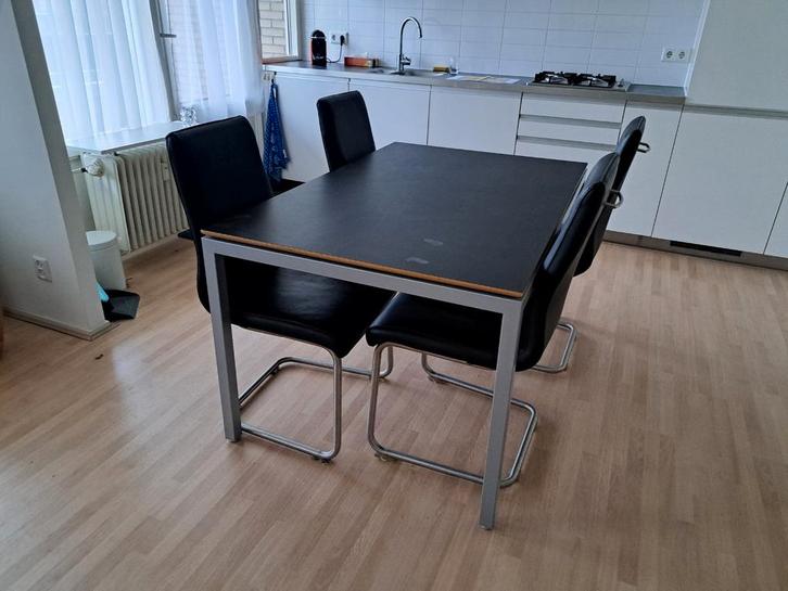 Eetkamerset met 4 stoelen - Zwart/Zilver, Huis en Inrichting, Complete eetkamers, Gebruikt, 4 tot 6 stoelen, Ophalen