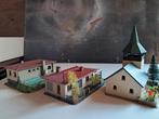 Set van 2 modelbouw huisjes en kerkje. H0-SCHAAL., Hobby en Vrije tijd, Modeltreinen | H0, Overige merken, Gebruikt, Gelijkstroom of Wisselstroom