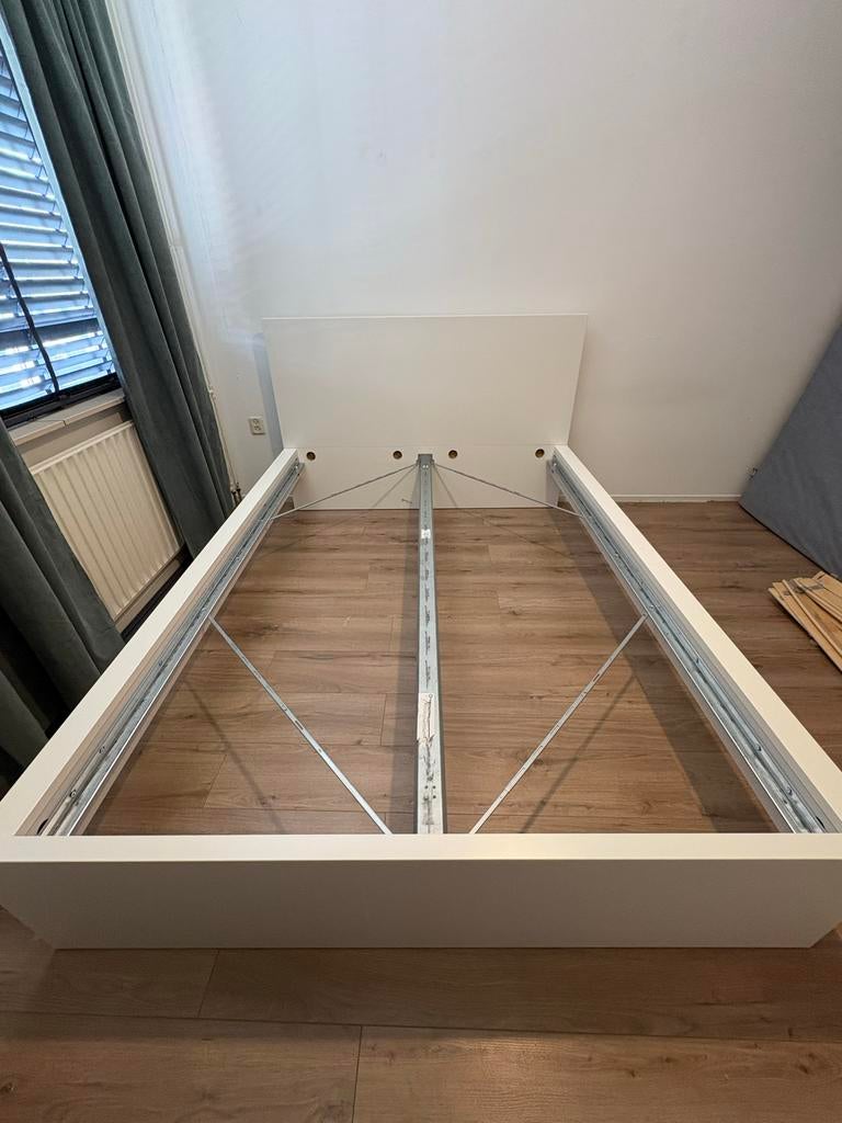 Ikea MALM bedframe, wit, 140x200 cm, Huis en Inrichting, Slaapkamer | Bedden, Ophalen, Gebruikt, Wit, Tweepersoons