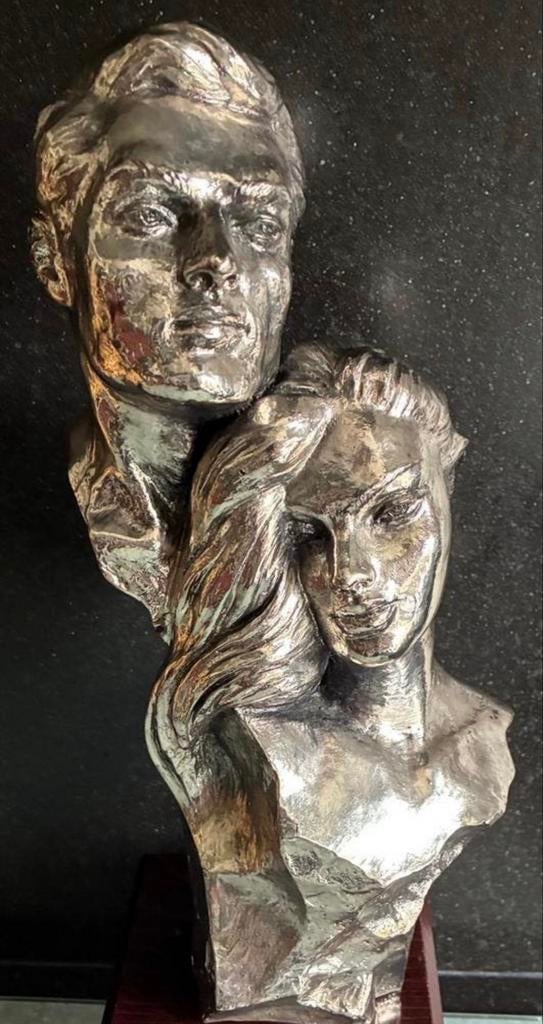 Beeld man en vrouw, Zilver, Groep mensen, Ophalen of Verzenden, 20 - 50 cm