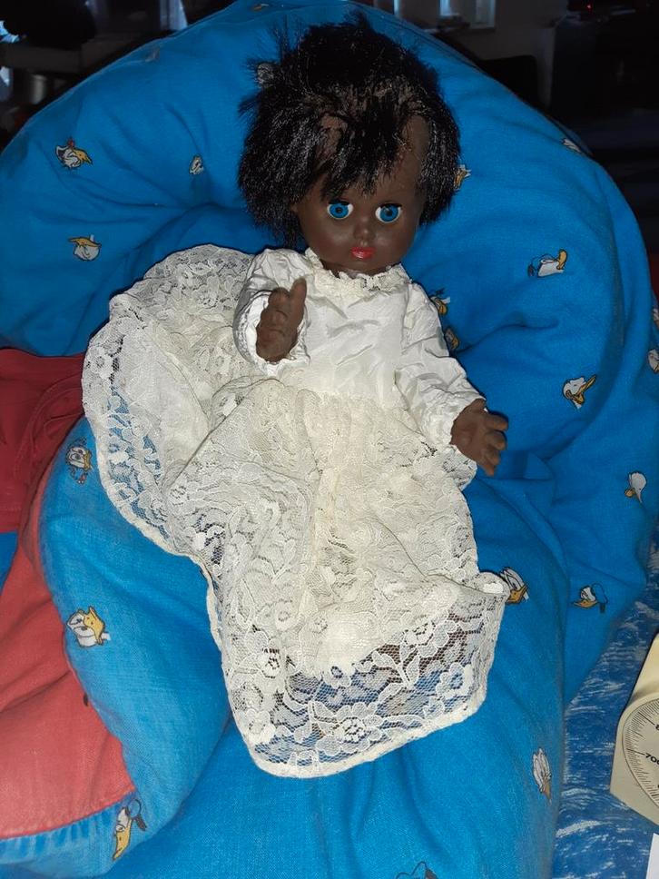 Donker getinte pop, Verzamelen, Poppen, Nieuw, Pop, Ophalen of Verzenden