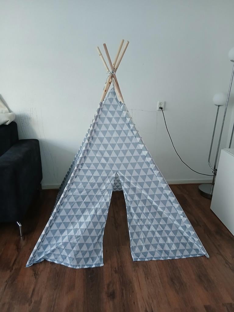 Speeltent met driehoekjespatroon, Ophalen