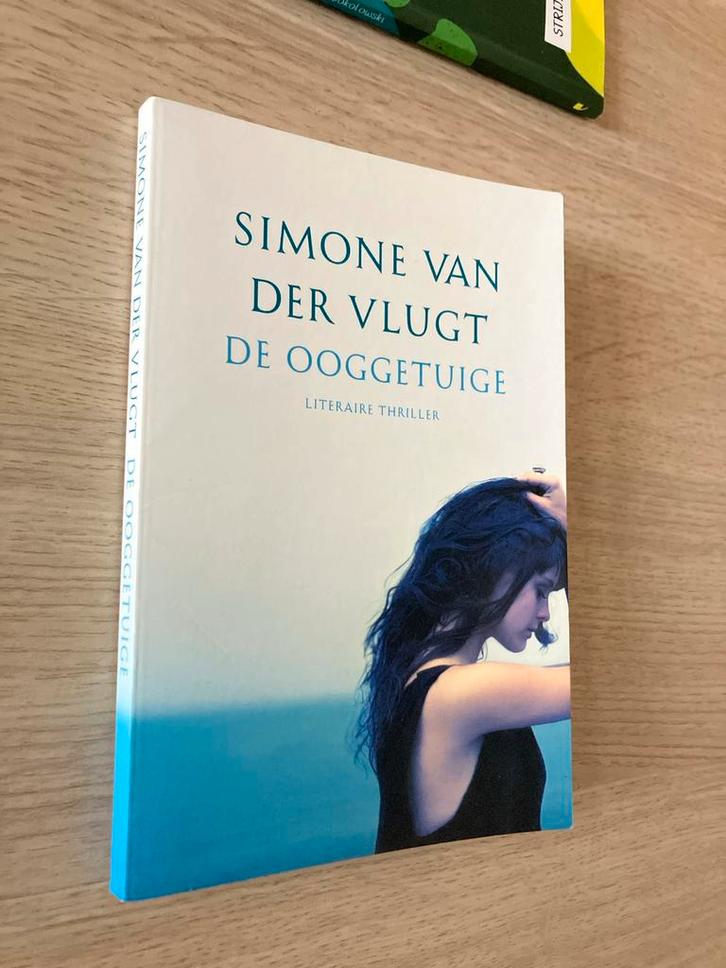 De Ooggetuige - Simone van der Vlugt, Boeken, Thrillers, Zo goed als nieuw, Nederland, Ophalen of Verzenden