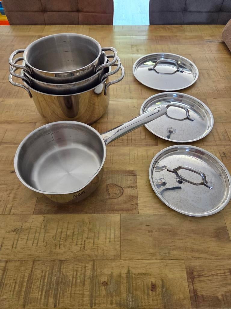 GRATIS Pannenset, koekenpannen, hapjes- en wokpan, Huis en Inrichting, Keuken | Potten en Pannen, Gebruikt, Pannenset, Rvs, Ophalen