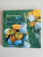 Voorjaarsdecoraties voor huis en tuin - Betty Kessing, Ophalen of Verzenden, Zo goed als nieuw, Bloemschikken, Groendecoratie