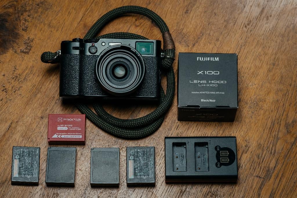 Fujifilm X100V Zwart + 6 Batterijen + Veel Accessoires, Ophalen, 26 Megapixel, Zo goed als nieuw, Fuji