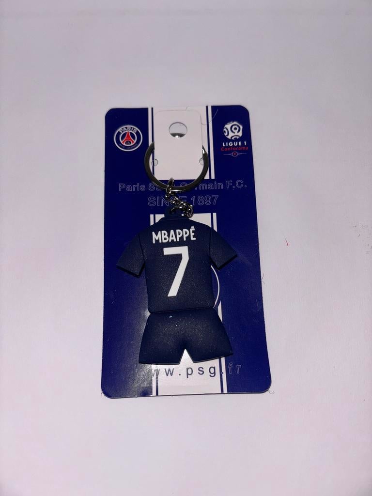 Mbappe sleutelhanger shirt - PSG, Verzamelen, Sportartikelen en Voetbal, Ophalen of Verzenden, Nieuw, Buitenlandse clubs, Beeldje of Poppetje