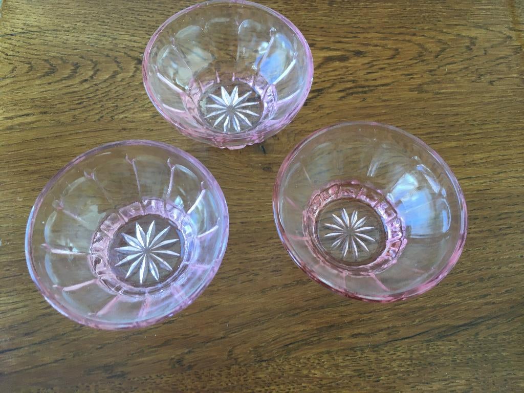 3 Unieke Bowlglazen Kleur: Roze/Rose Jaren 50 als Nieuw, Verzamelen, Retro, Ophalen of Verzenden, Huis en Inrichting