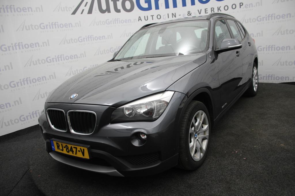 BMW X1 sDrive16d Executive nette SUV met schuifdak, Auto's, X1, Euro 5, Zwart, 4 cilinders
