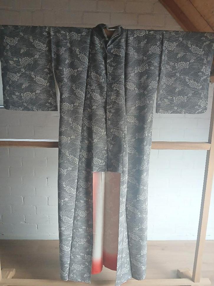 Traditionele Japanse Kimono black white bloem, Antiek en Kunst, Antiek | Kleding en Accessoires, Ophalen of Verzenden