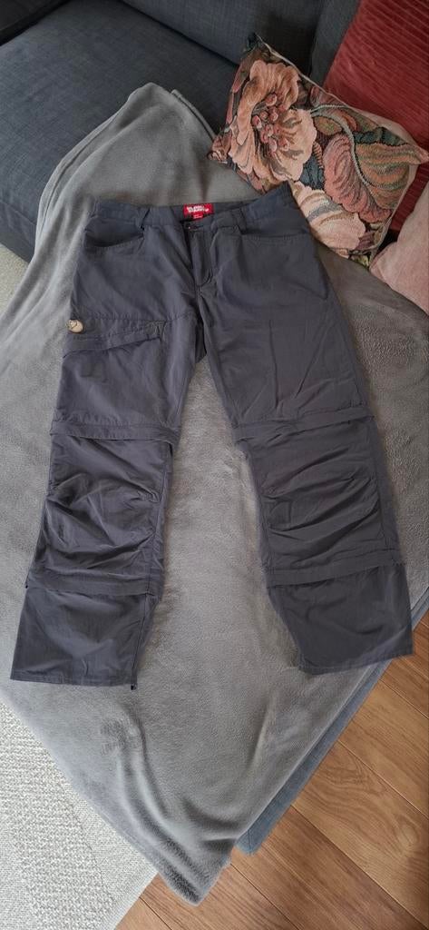 Fjallraven wandel/afrits broek maat 42, Kleding | Dames, Broeken en Pantalons, Gedragen, Maat 42/44 (L), Grijs, Kort, Ophalen of Verzenden